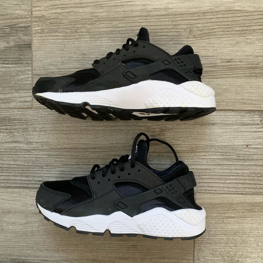Nike Air Huarache Sneakers Sz 7